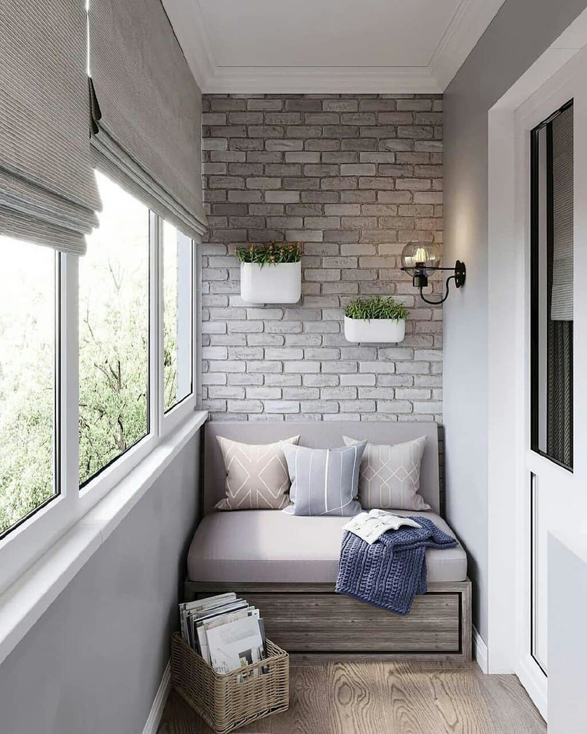 Балкон отделан декоративным камнем